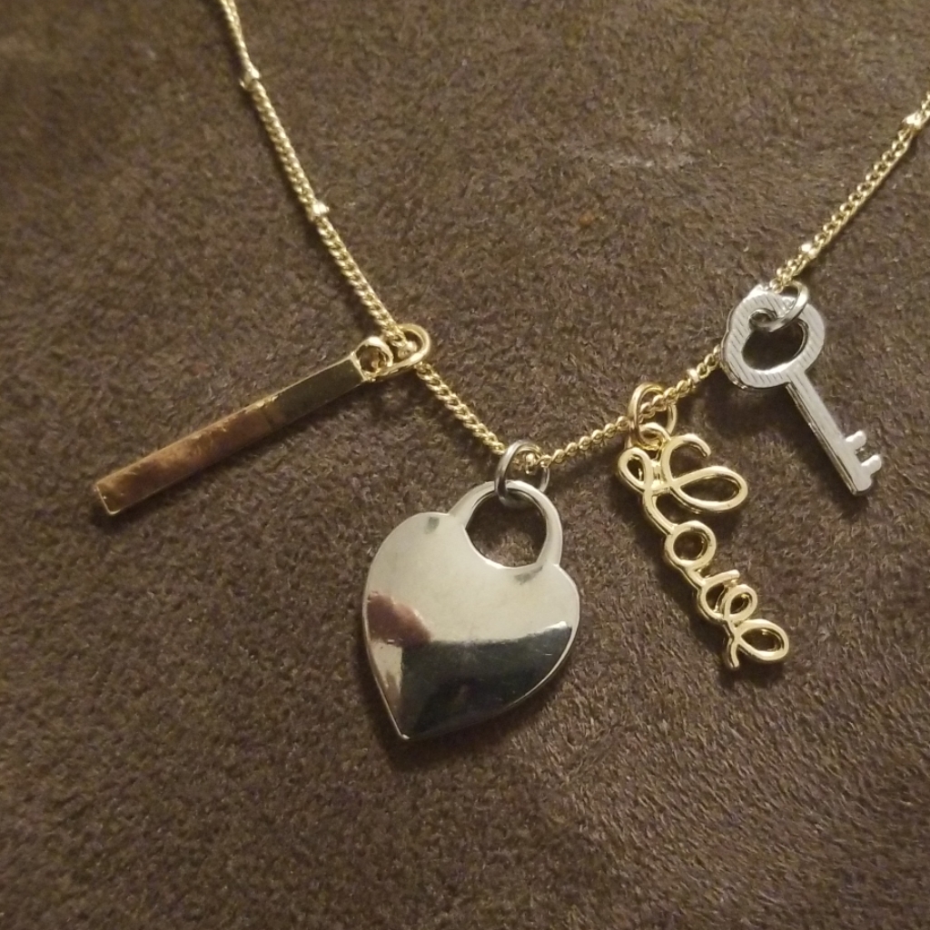Beautiful Gold Tone Necklace With 4 Charms